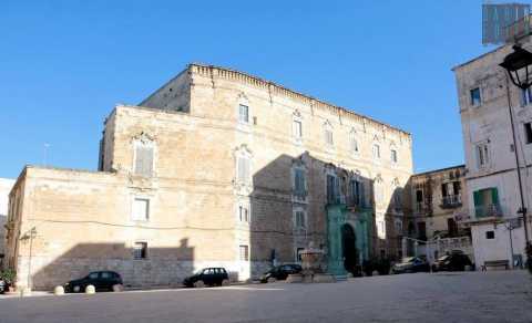 Monopoli: visita al maestoso Palazzo Palmieri, riaperto al pubblico dopo 26 anni